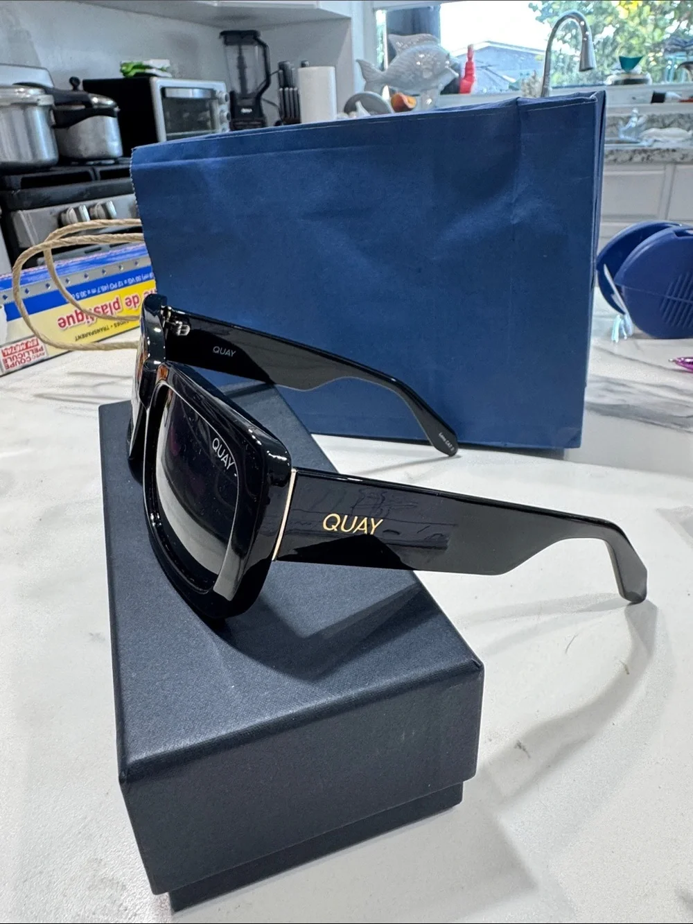 Quay Polarized Yada Yada 1212 Australia Black Sunglasses with Gold Logo Accents